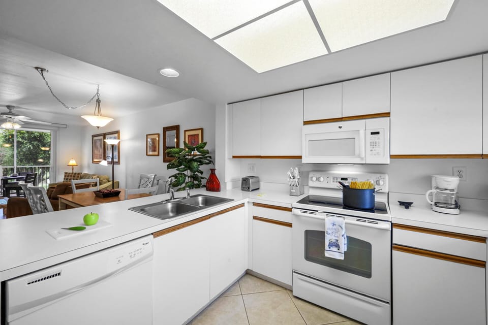 Condo, 1 King Bed with Sofa bed (Peaceful condo with pool across from ) | Private kitchen | Fridge, microwave, oven, stovetop