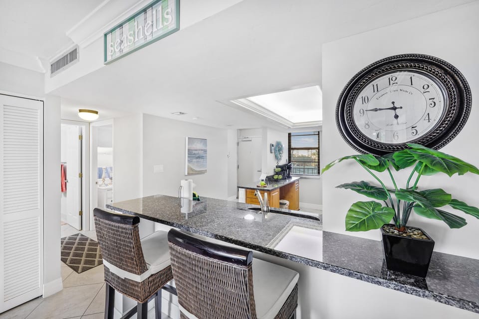 Condo, Multiple Beds (Beachfront condo in resort-style comm) | Private kitchen | Fridge, microwave, oven, stovetop