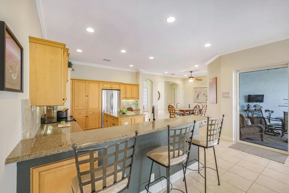 House, Multiple Beds (Waterfront home with pool, spa and bo) | Interior