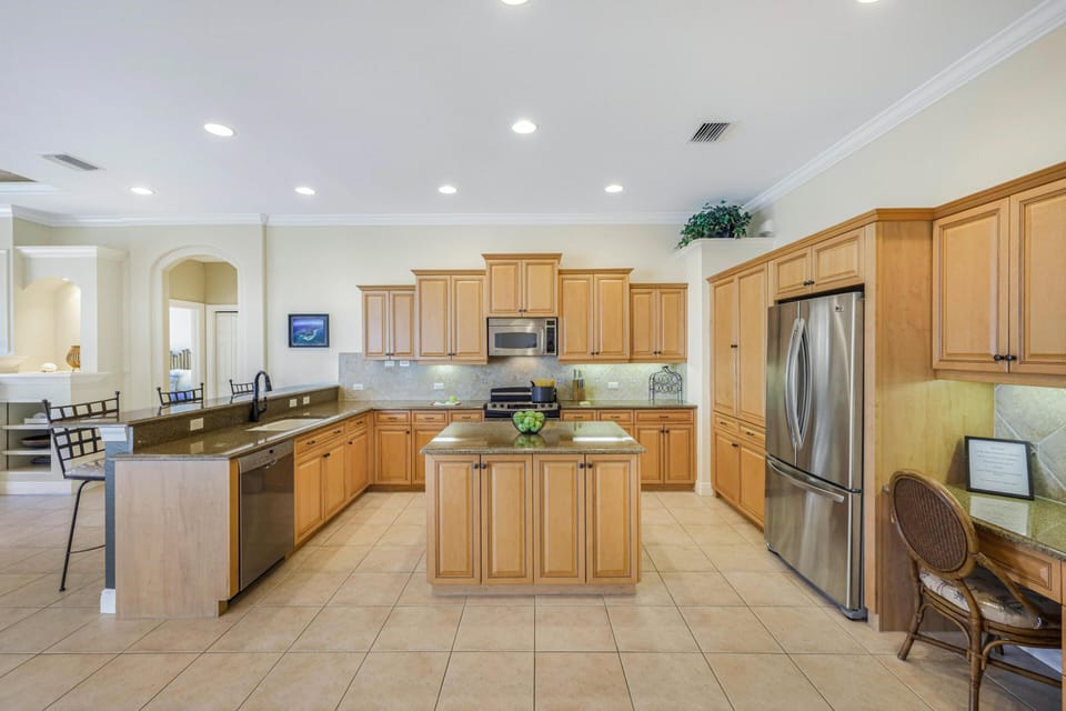 House, Multiple Beds (Waterfront home with pool, spa and bo) | Private kitchen | Fridge, microwave, oven, stovetop