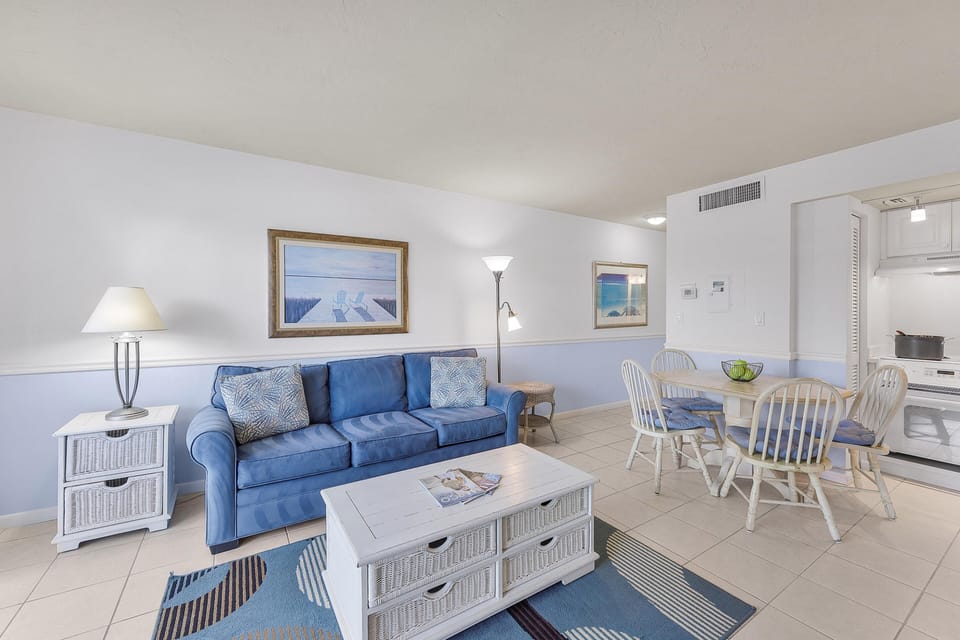 Condo, 1 Queen Bed (Relaxing inland condo with pool and s) | Living area