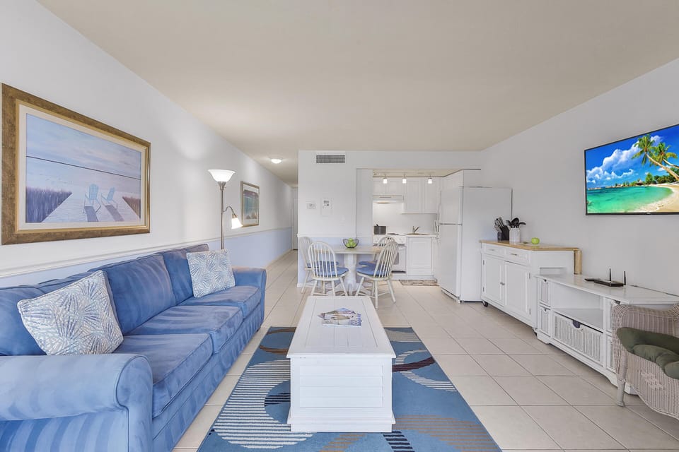 Condo, 1 Queen Bed (Relaxing inland condo with pool and s) | Living area