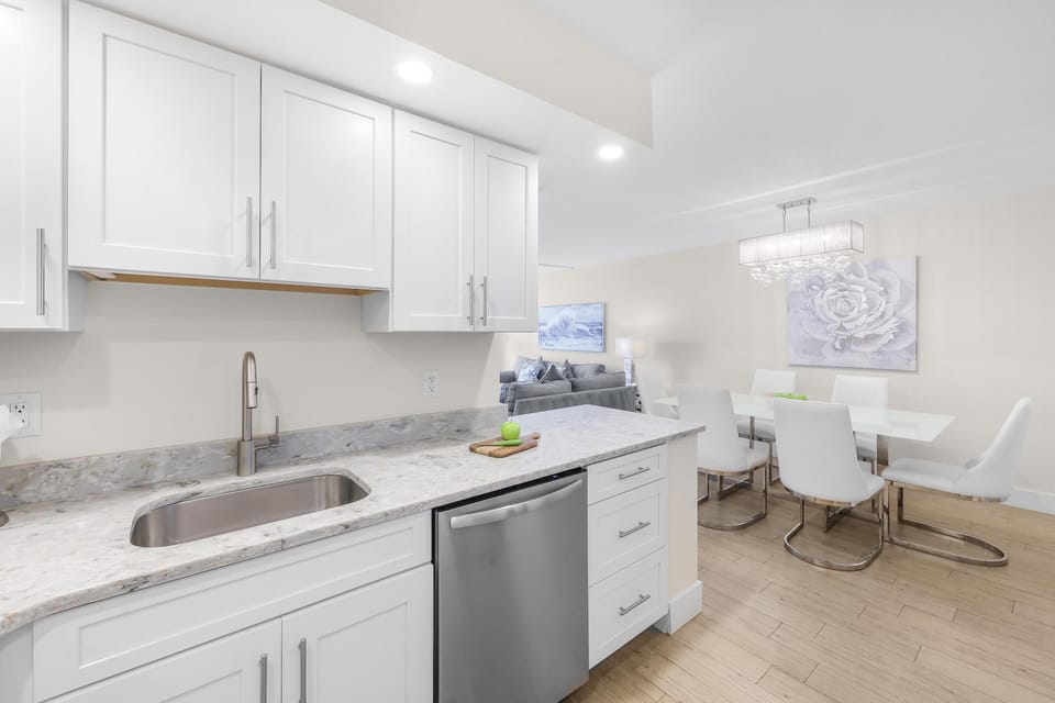 Condo, 1 King Bed with Sofa bed (Inviting condo on beach with pool and) | Private kitchen | Fridge, microwave, oven, stovetop