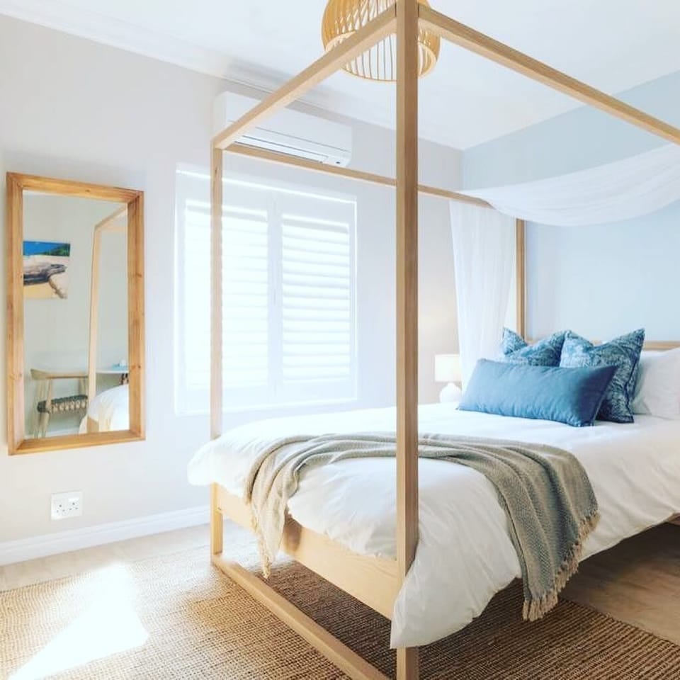 Room (Queen) | 1 bedroom, premium bedding, minibar, in-room safe