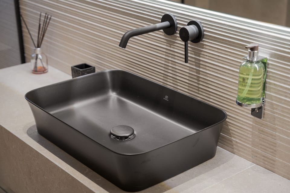 Luxury Villa | Bathroom | Separate tub and shower, free toiletries, hair dryer, towels