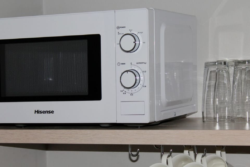 Room (Queen) | Microwave