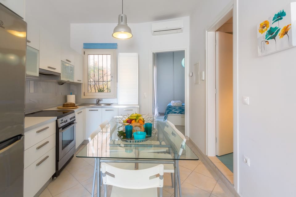 City Apartment, 1 Bedroom, Ground Floor | Private kitchen | Freezer