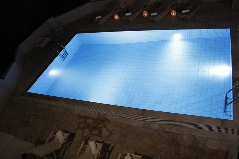 Seasonal outdoor pool, sun loungers