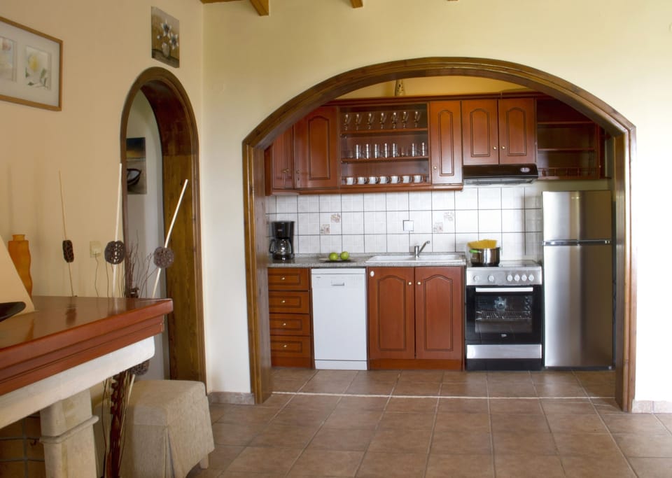 Villa | Private kitchen | Full-size fridge, microwave, oven, stovetop