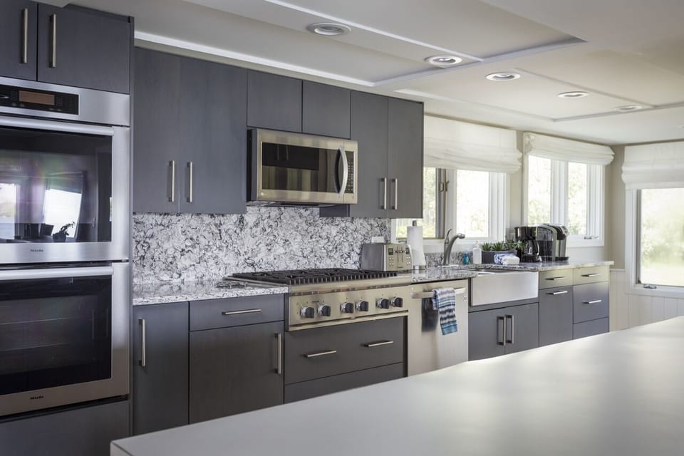 Full Service Kitchen - Including Keurig Coffee Maker 