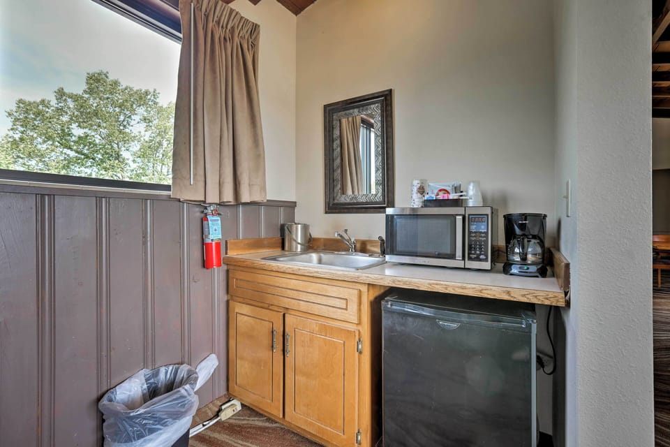 Kitchenette | Coffee Maker | Mini Fridge | Microwave | Hot Plate