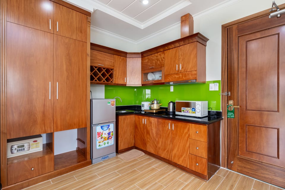 Deluxe Apartment, Balcony | Private kitchen | Electric kettle