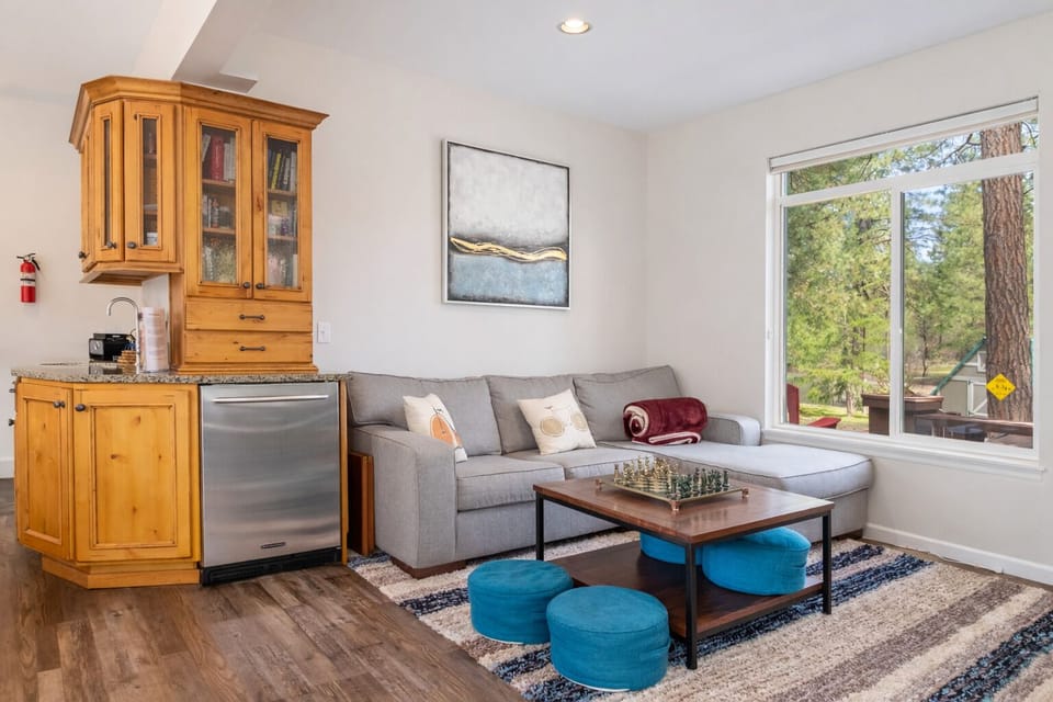 Unwind on the plush sectional with forest views, while your kitchenette keeps refreshments close at hand.