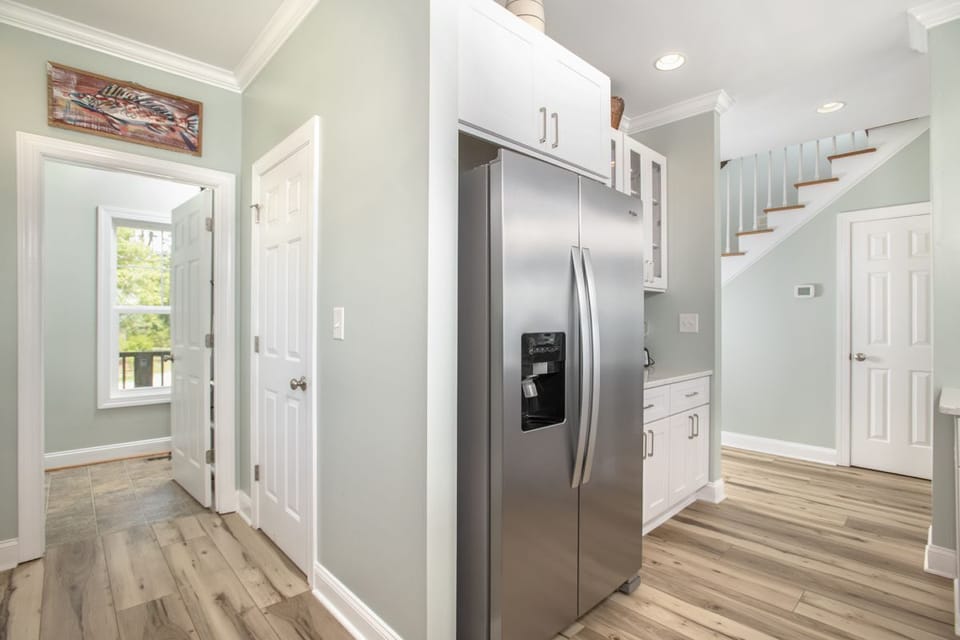 Spacious Modern Kitchen