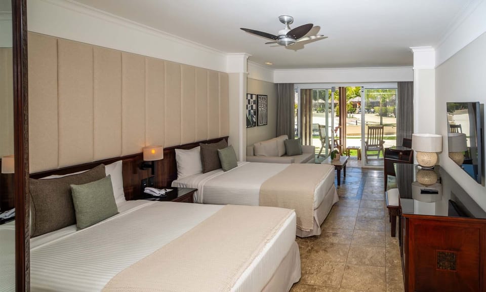 Junior Suite Pool Access | Premium bedding, free minibar, in-room safe, desk