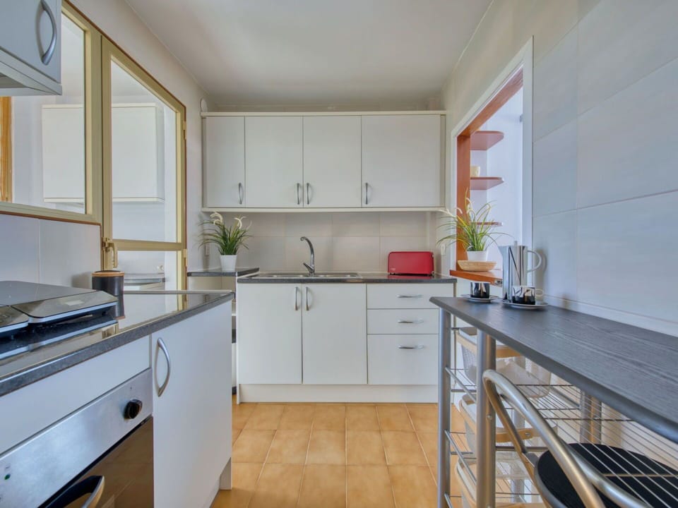 Property, Countertop, Room, Kitchen, Furniture, Cabinetry, Building, Interior Design, Floor, Real Estate