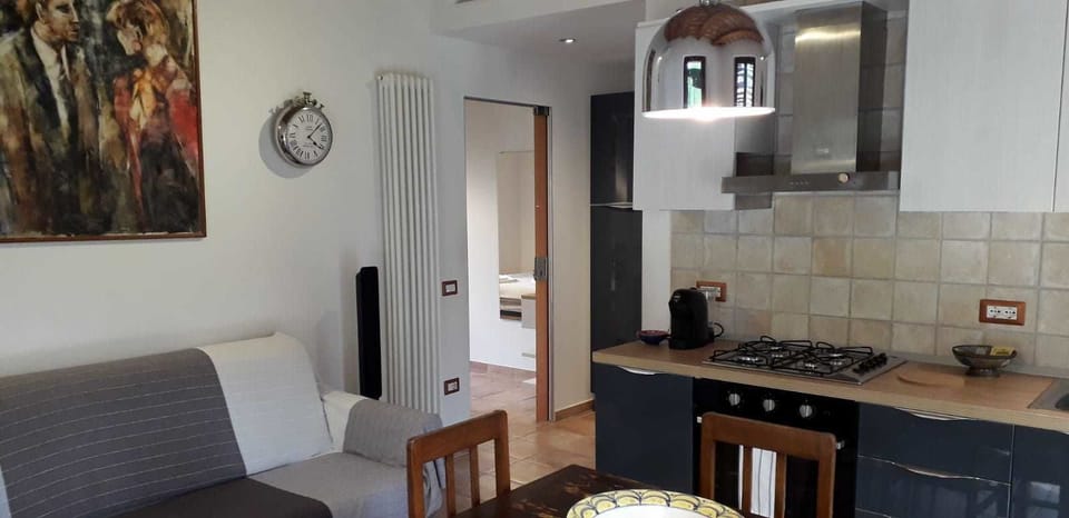 Apartment (Claudia) | Private kitchen | Full-size fridge, oven, stovetop, dishwasher