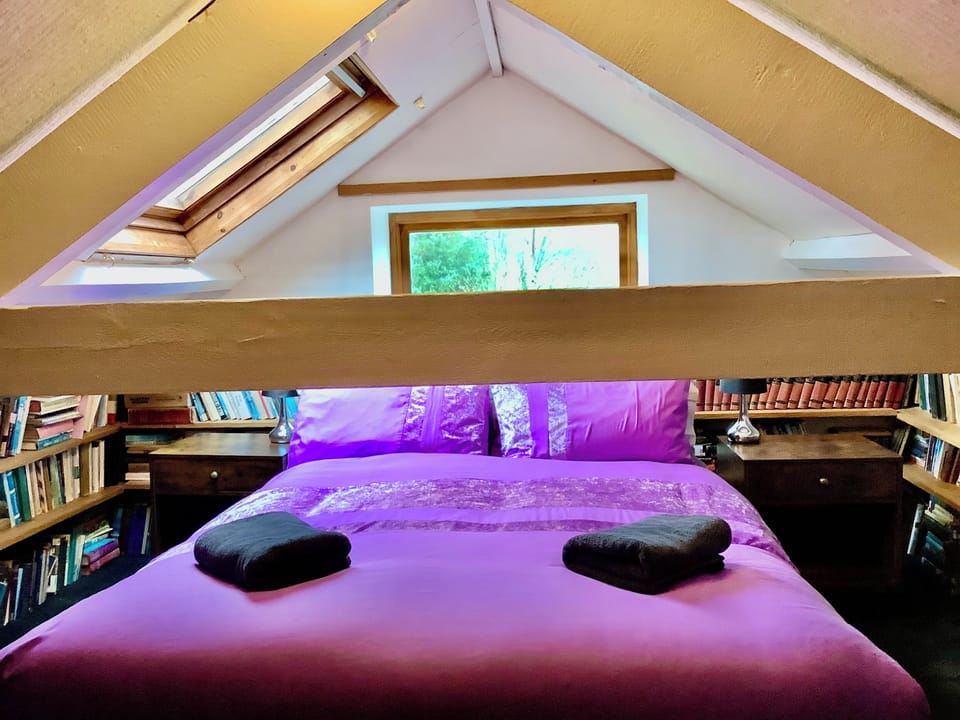 Upstairs - 1 double bed for 2 persons with skylight and window

Mind the rafter!