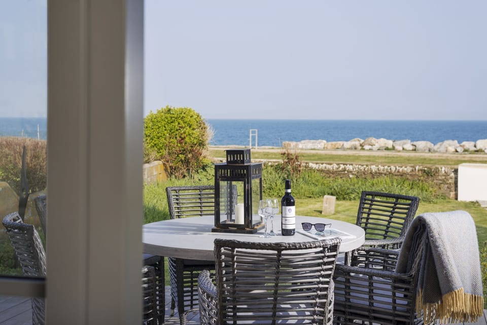 Furnished front patio with sea views - Beam Ends