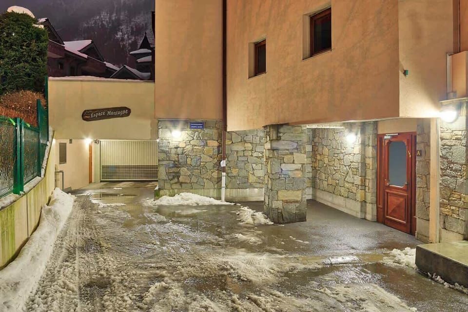 Front entrance to the property.