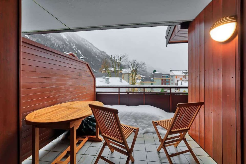 Unwind and watch the sun go down on this cosy balcony.