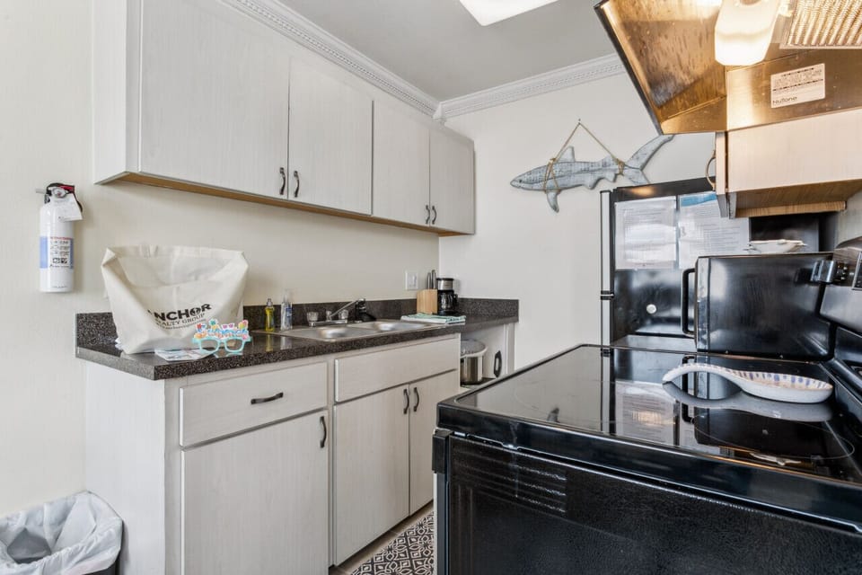 We don`t have a dishwasher, but let`s be honest, who does dishes on vacation anyways?