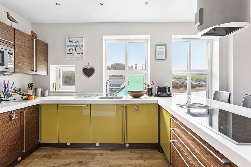 Toaster , microwave & kitchen sink - The Penthouse, 16 At The Beach