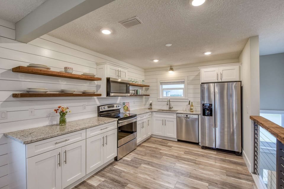 Enjoy this all-new stylish kitchen!