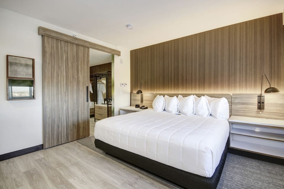 Egyptian cotton sheets, premium bedding, pillowtop beds, in-room safe