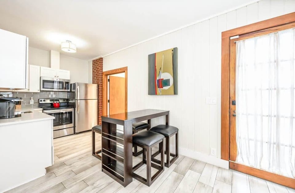 Kitchen & Dining Area