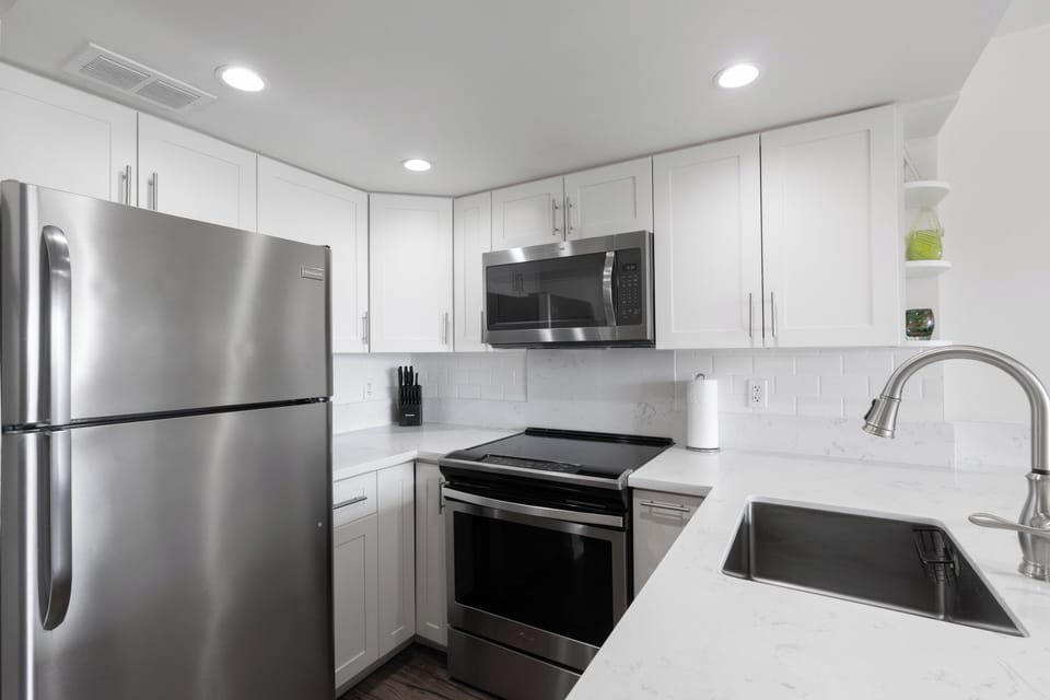 We provide a fully equipped kitchen to cook delicious meals, even while on vacation!
