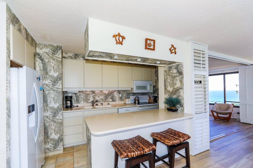 Full kitchen with everything you need to prepare meals while in paradise!