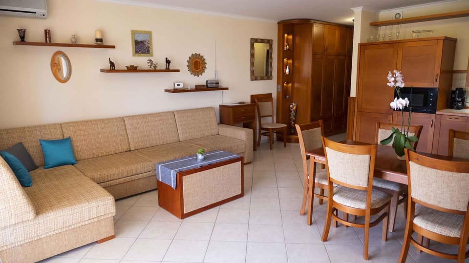 living/bedroom