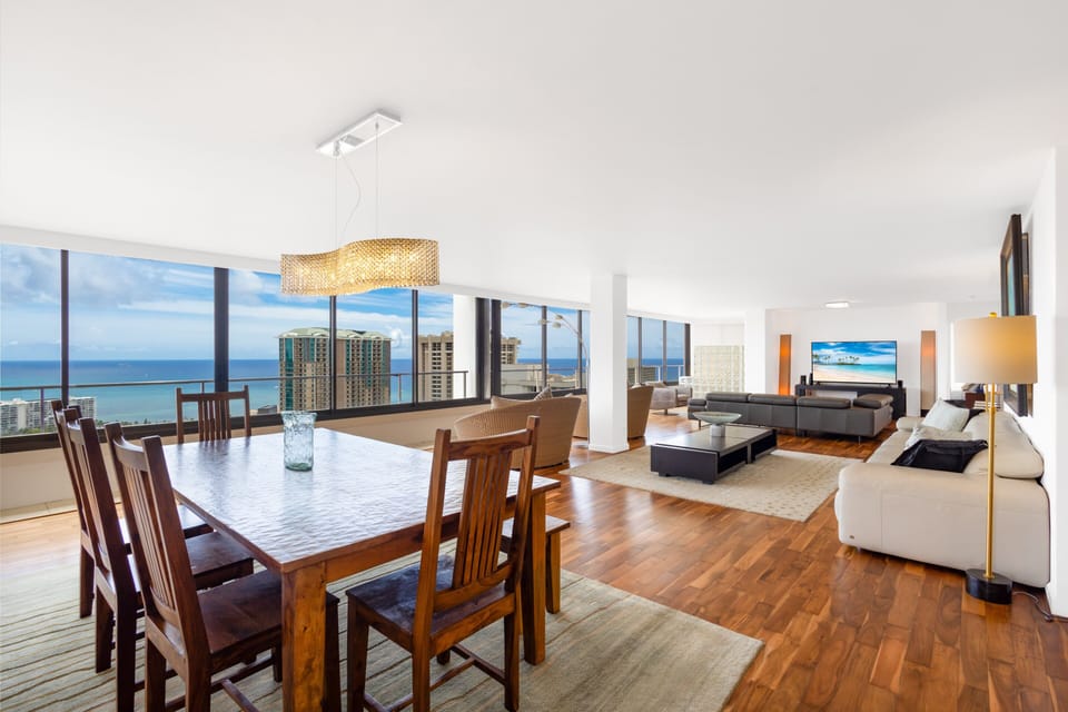 Formal dining area overlooking Waikiki Beach