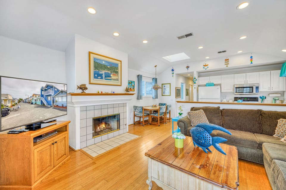 Living Room w Fireplace