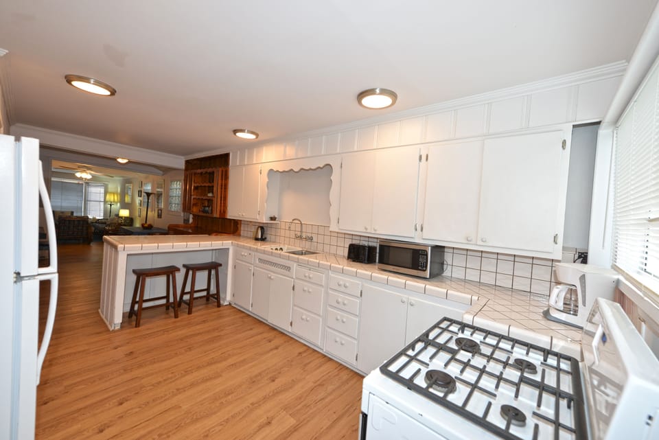 317CA - Kitchen Area.jpg