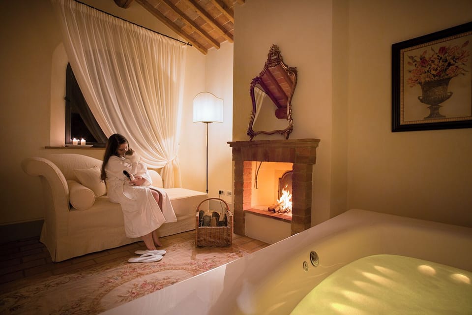 Executive Suite | Premium bedding, memory foam beds, minibar, in-room safe