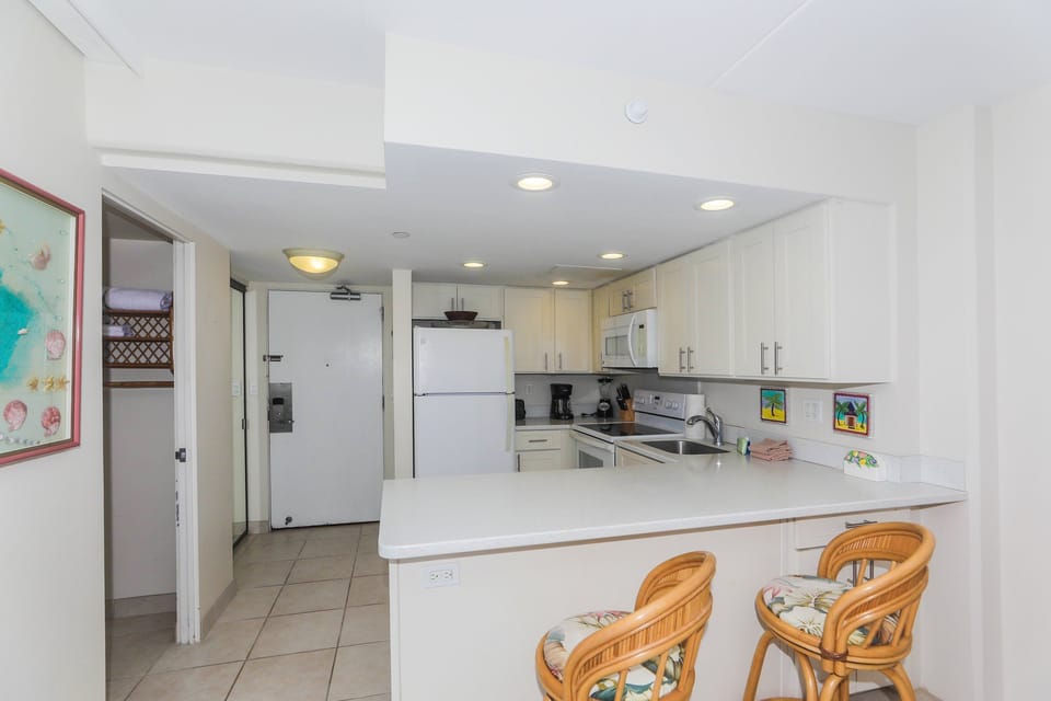 Enjoy your meals on the kitchen bar