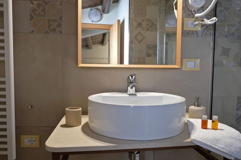 Superior Room | Bathroom | Shower, free toiletries, hair dryer, bidet