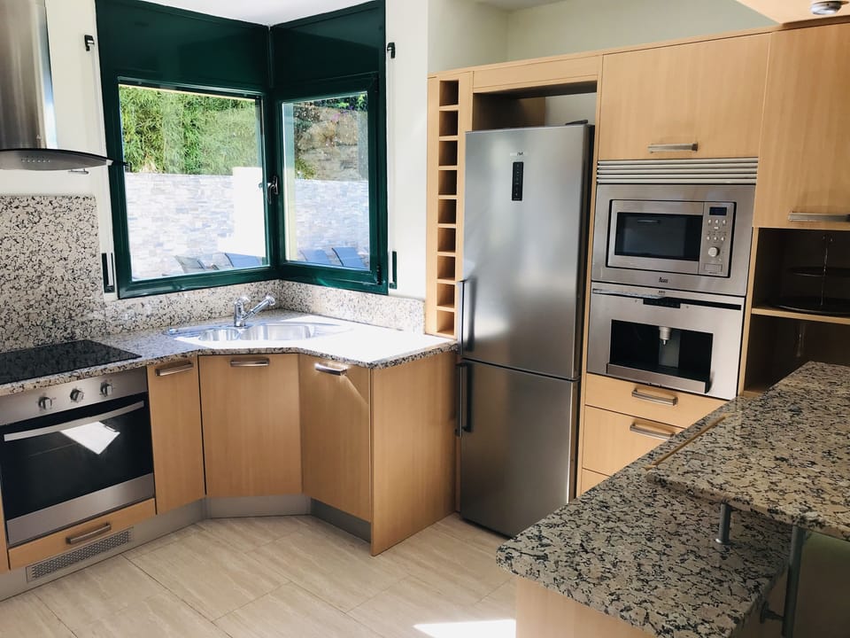 Fully equipped kitchen