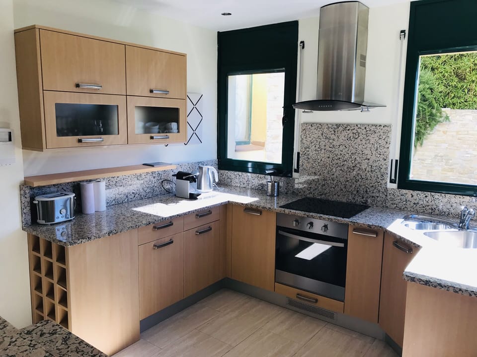 Fully equipped kitchen