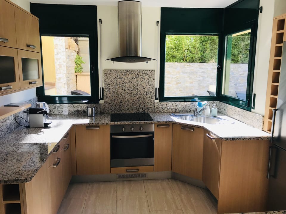 Fully equipped kitchen