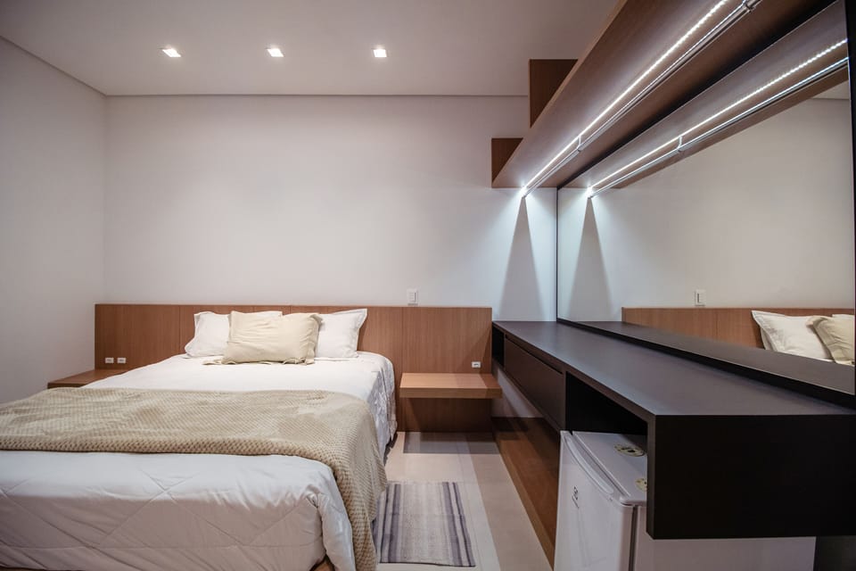 Club Room | Egyptian cotton sheets, premium bedding, pillowtop beds, minibar