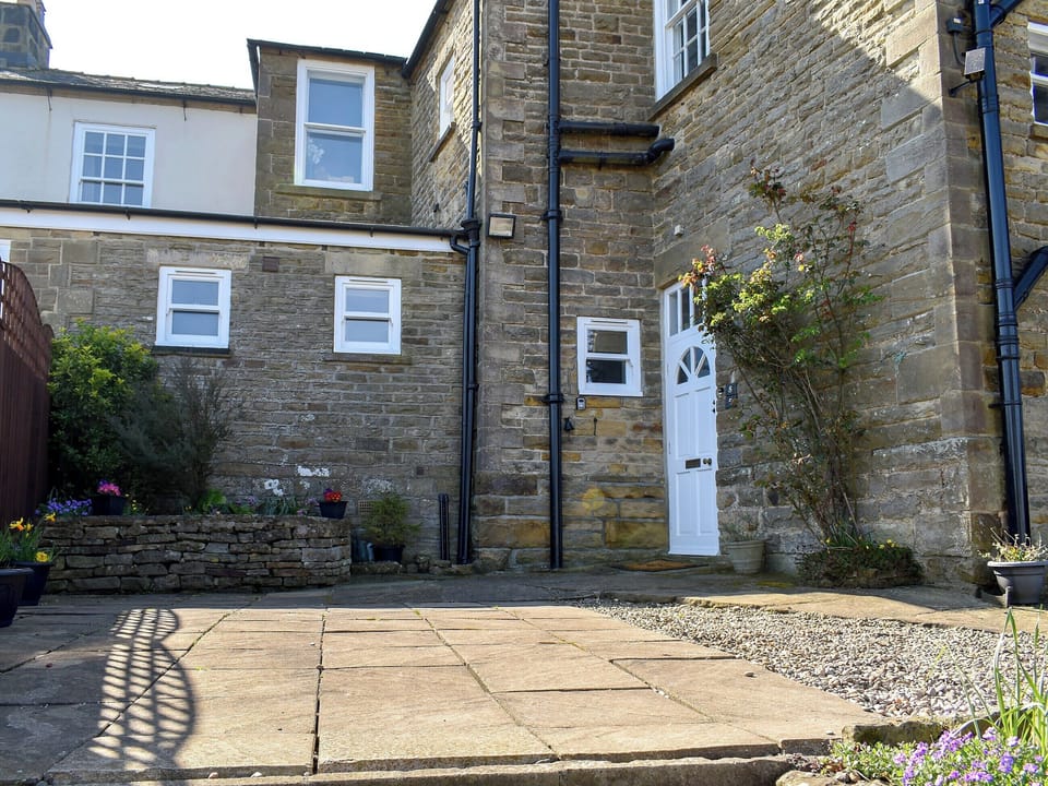 Shared enclosed garden | Garden View Apartment, Sneaton, near Whitby