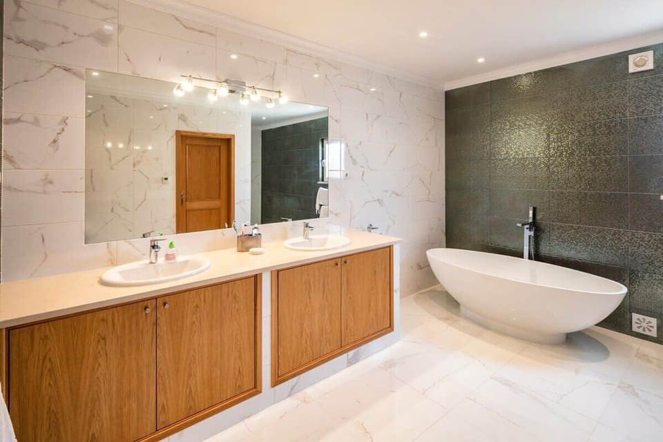Master en suite bathroom