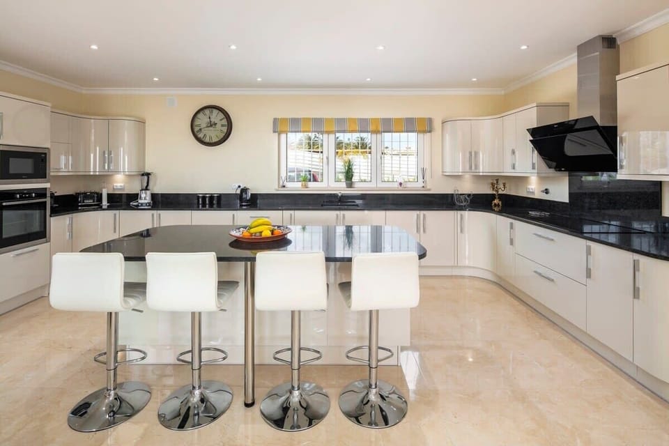 Kitchen with island and breakfast bar