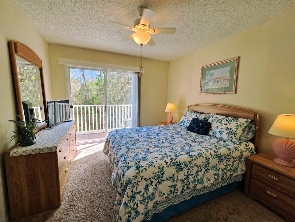 Upstairs Master Queen Size Bedroom 
