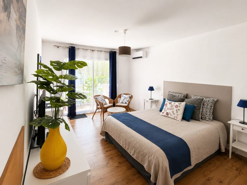 Deluxe Double Room (B) | Premium bedding, desk, laptop workspace, blackout drapes
