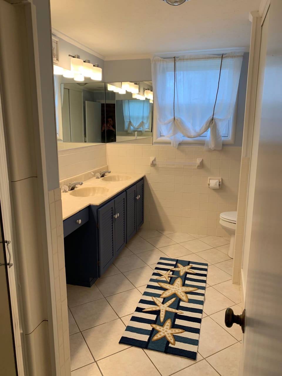 2nd Floor Bathroom. 