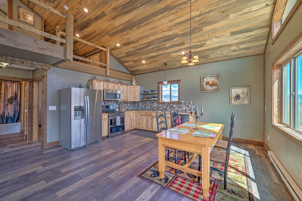 Eat-In Kitchen